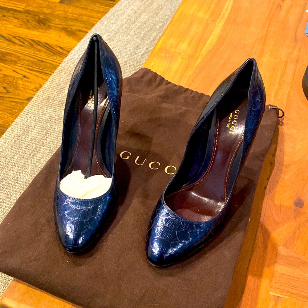 Authentic Navy Leather Gucci Shoes